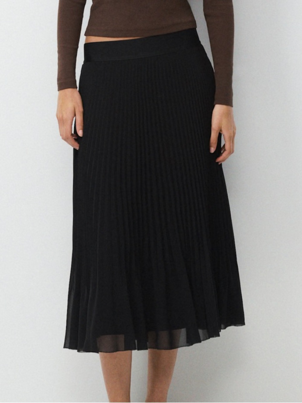 Aritzia Wilfred Twirl Skirt in black size S